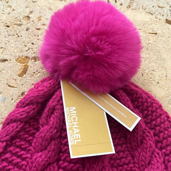 Michael Kors Cable Knit Faux Fur Pom Pom Hat in Pretty Pink 🩷❄️🩷 - Picture 4 of 7